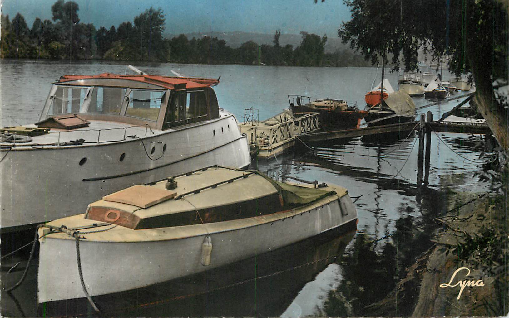 CPA Chatou (Seine et Oise) Les Vedettes sur la Seine Bateaux